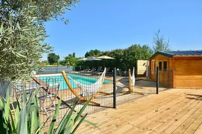 Piscine de l'établissement Gîte le Mizériat - Appartement avec piscine privée ou située à proximité