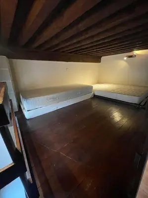 Un ou plusieurs lits dans un hébergement de l'établissement Joli Canut - proche de Fourvière - 6 couchages