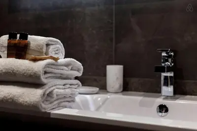 Salle de bains dans l'établissement All in Lyon | Séjour haut de gamme - clim & balnéo