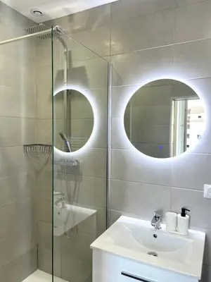 Salle de bains dans l'établissement Le Terracotta - Joli studio Metro D Valmy et quais de Saone - wifi inclus