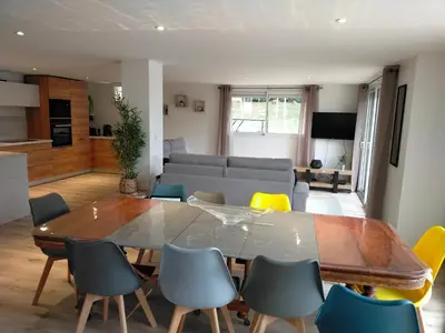 Cuisine ou kitchenette dans l'établissement Gîte des Gones Maison 3 étoiles 10 personnes Jardin Lyon Eurexpo