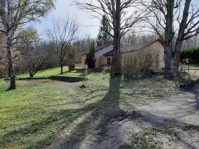 Jardin de l'établissement L'Orée du Golf 2étoiles Proche Bourgoin & l'Isle d'Abeau