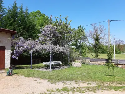 Jardin de l'établissement L'Orée du Golf 2étoiles Proche Bourgoin & l'Isle d'Abeau