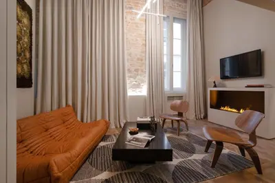 Télévision ou salle de divertissement dans l'établissement MiHotel Serlin
