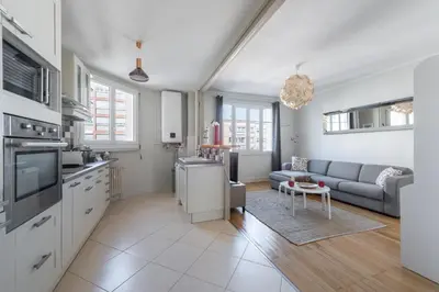 Cuisine ou kitchenette dans l'établissement Le Bossuet - Location moyenne durée Lyon 6ème