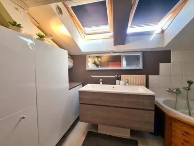Salle de bains dans l'établissement Gîte campagnard avec animaux acceptés, terrasse privée - FR-1-496-299