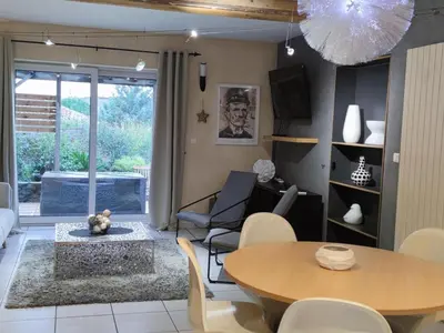 Coin salon dans l'établissement Gîte campagnard avec animaux acceptés, terrasse privée - FR-1-496-299
