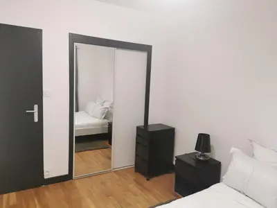 Un ou plusieurs lits dans un hébergement de l'établissement Appartement meublés à Villeurbanne Lyon