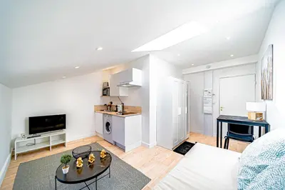 Cuisine ou kitchenette dans l'établissement Le Californie - Agréable studio - wifi inclus