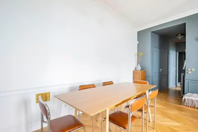 Coin salon dans l'établissement *Maison Lyon Confluence* dans jolie copropriété