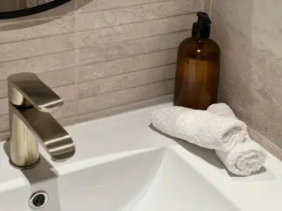 Salle de bains dans l'établissement Studio Le Central 350 m de Gare Lyon Part-Dieu, Navette Stade et Arena ,Eurexpo Aéroport- Bus Direct Centre Ville