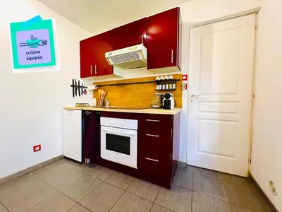 Cuisine ou kitchenette dans l'établissement Appartement Les Trois Renards-Tassin
