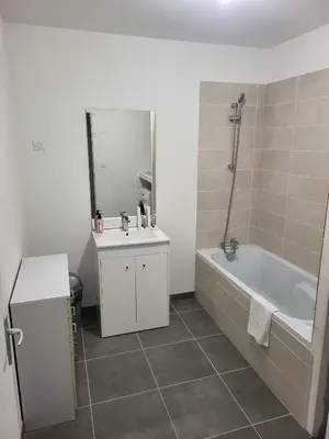 Salle de bains dans l'établissement MAISON A