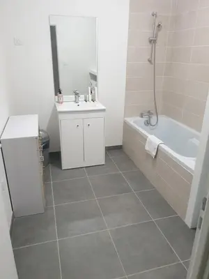 Salle de bains dans l'établissement MAISON A