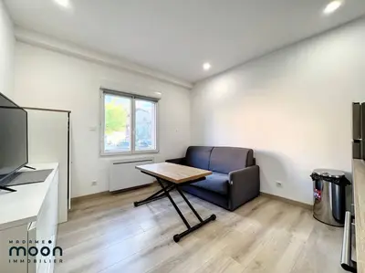 Télévision ou salle de divertissement dans l'établissement Studio rénové centre-ville de Lagnieu / WIFI