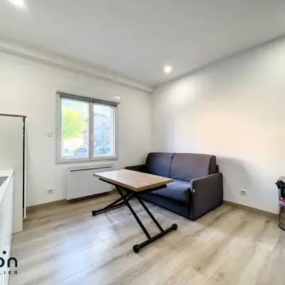 Studio rénové centre-ville de Lagnieu / WIFI