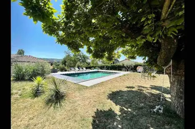 Piscine de l'établissement Logements chaleureux dans Maison avec piscine à 35 min de LYON ou située à proximité