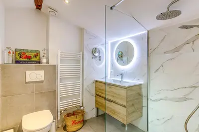 Salle de bains dans l'établissement Duplex de luxe à Trévoux élégance et confort 100m2 chambres climatisées