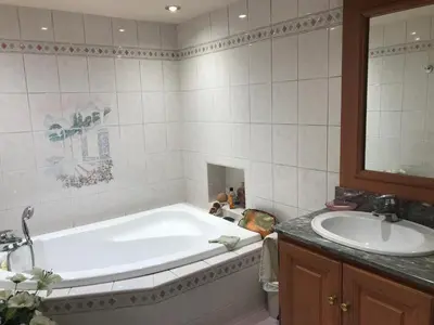Salle de bains dans l'établissement Maison au pied du Beaujolais