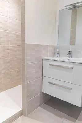 Salle de bains dans l'établissement Joli T2 Champagne au Mont d'or