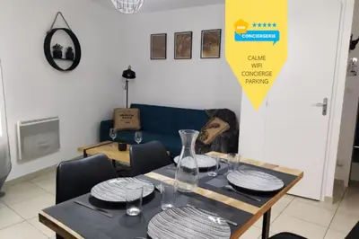 Coin salon dans l'établissement L'Escale Favergeoise - Neuf