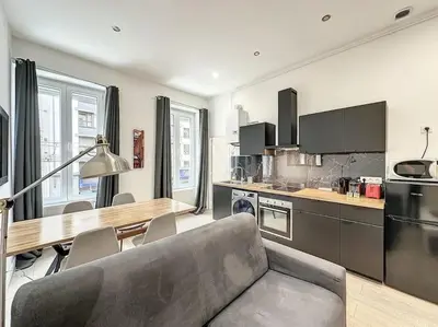 Cuisine ou kitchenette dans l'établissement Cosy appart - lyon 6 - Gare Partdieu - Lafayette 1