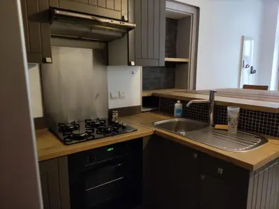 Cuisine ou kitchenette dans l'établissement L'Atelier Cosy - Maison de village Atypique