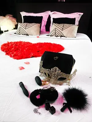 Un ou plusieurs lits dans un hébergement de l'établissement Suite Passion - Jacuzzi privé - Table massage