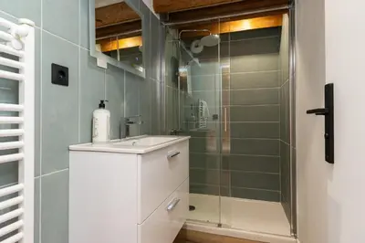 Salle de bains dans l'établissement SmartStay Bird Family - Lyon