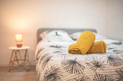 Un ou plusieurs lits dans un hébergement de l'établissement KASA SURF - Wifi TV & Cosy