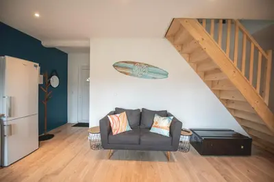 Coin salon dans l'établissement KASA SURF - Wifi TV & Cosy