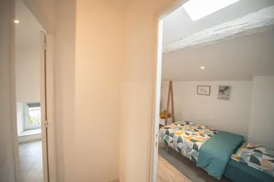 Un ou plusieurs lits dans un hébergement de l'établissement KASA SURF - Wifi TV & Cosy