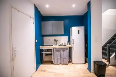 Cuisine ou kitchenette dans l'établissement KASA LORETTE - WIFI - TV - 2 chambres