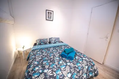Un ou plusieurs lits dans un hébergement de l'établissement KASA LORETTE - WIFI - TV - 2 chambres