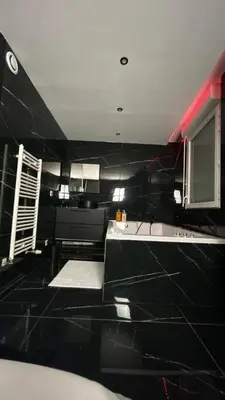 Plan de l'établissement Black Room: Votre Love Room près de Lyon