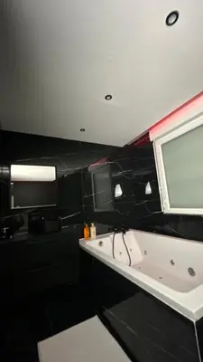 Plan de l'établissement Black Room: Votre Love Room près de Lyon