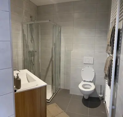 Salle de bains dans l'établissement La Cigogne