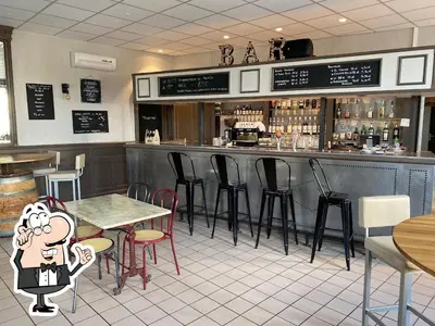 Salon ou bar de l'établissement La Cigogne