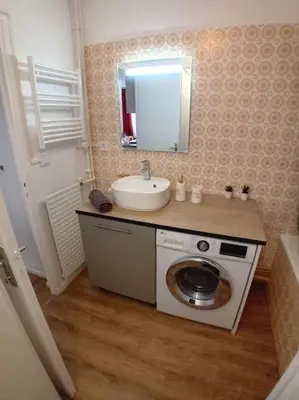 Salle de bains dans l'établissement T1bis, balcon, proche Part-Dieu