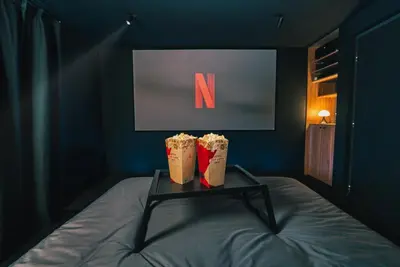 Un ou plusieurs lits dans un hébergement de l'établissement Cinéma ROOM l'unique expérience by Noma