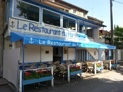 Restaurant ou autre lieu de restauration dans l'établissement Le Gîte du Port