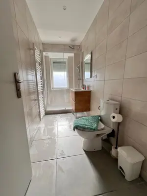 Salle de bains dans l'établissement Le Gîte du Port