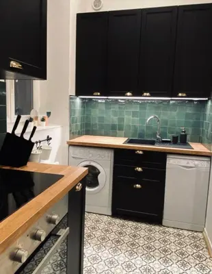 Cuisine ou kitchenette dans l'établissement Appartement 2 chambres, calme garanti