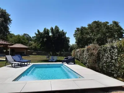 Piscine de l'établissement Havre de paix proche CNPE Bugey ou située à proximité