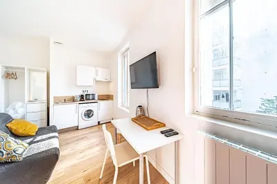 Cuisine ou kitchenette dans l'établissement Le Debourg - Studio lumineux proche métro B - wifi inclus