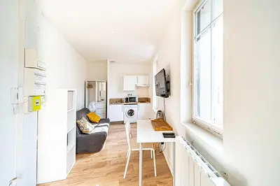 Cuisine ou kitchenette dans l'établissement Le Debourg - Studio lumineux proche métro B - wifi inclus