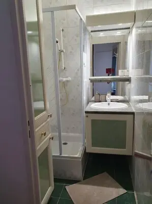 Salle de bains dans l'établissement Médipôle T2 avec un garage gratuit sur place, 16min à centre ville Lyon en métro A