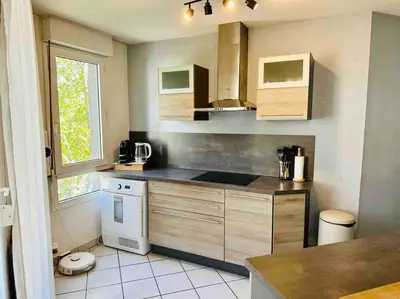 Cuisine ou kitchenette dans l'établissement Appartement lumineux et spacieux proche gare