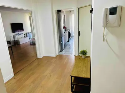 Télévision ou salle de divertissement dans l'établissement Appartement lumineux et spacieux proche gare