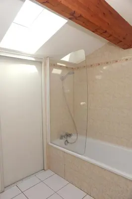 Salle de bains dans l'établissement A la Suite du Jardin de l'Isle